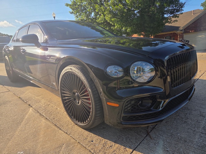 Bentley Flying Spur photo 1
