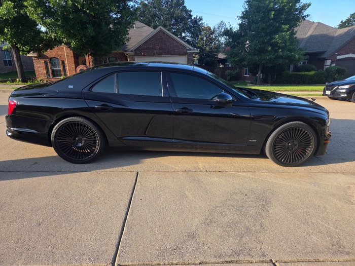 Bentley Flying Spur photo 3