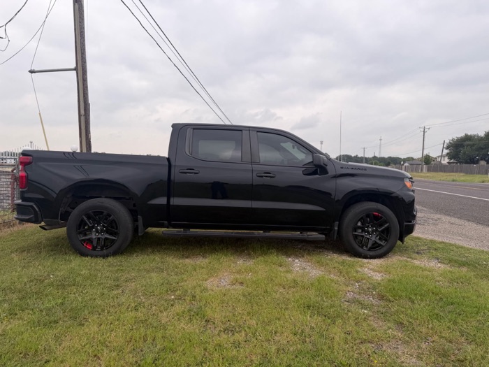 Chevrolet Silverado photo 1
